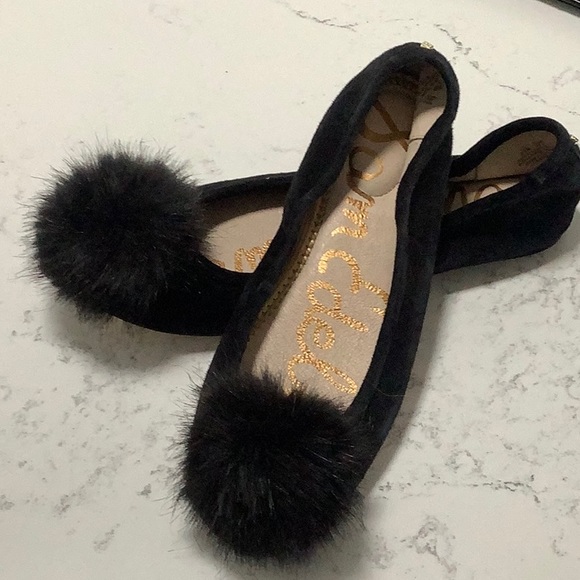 Sam Edelman black velvet flats with fur Pom Pom. Size 5.5 - Picture 2 of 3